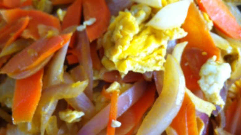 洋葱，红萝卜，炒鸡蛋