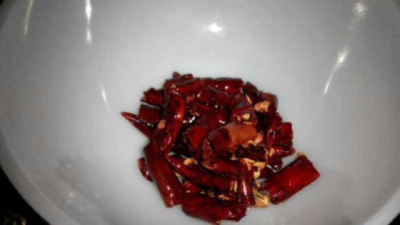 地方菜  羊肉莜面鱼鱼,炸辣椒