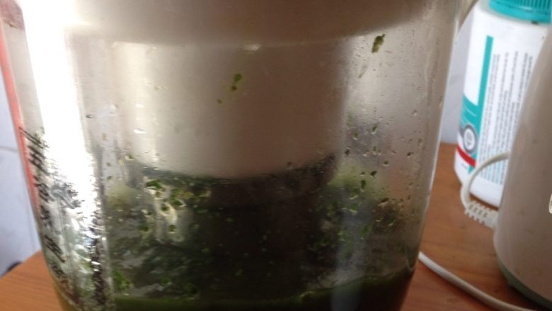 蒿蒿茧 (家乡的青团),艾草洗净, 煮熟打泥。