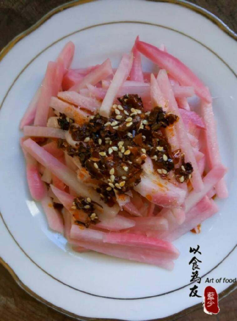 四川泡菜,吃的时候捞出来切好淋上一点点辣椒油