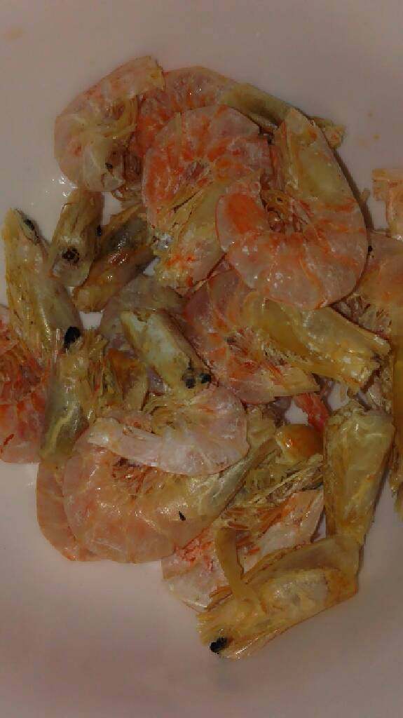 潮汕月子餐-姜醋蛋,这是自己晒的大虾,提前泡软