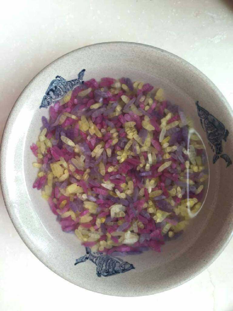 菠萝花米饭,用冷水泡1个小时后，放蒸笼里面蒸30分钟就熟了