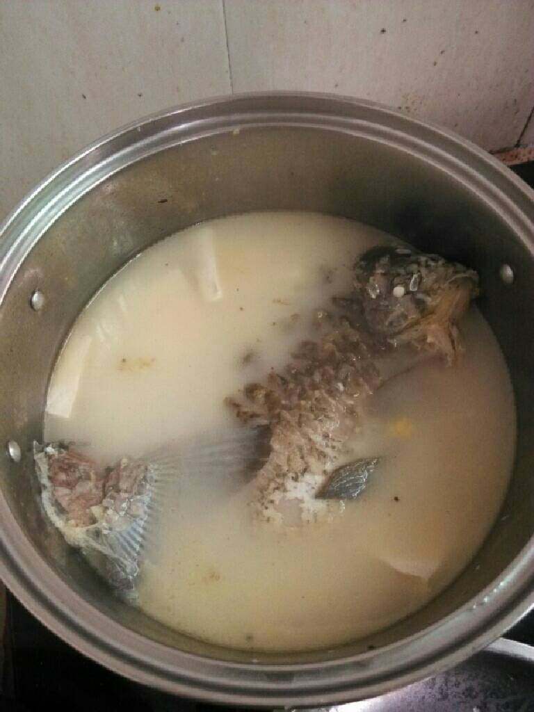 鲫鱼豆腐汤