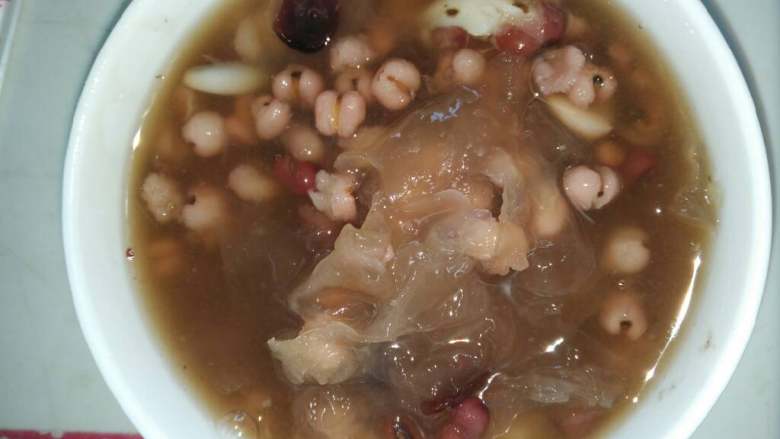 红豆薏米银耳羹