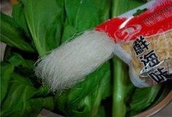 虾皮小白菜粉丝煲,<a style='color:red;display:inline-block;' href='/shicai/ 112'>小白菜</a>洗净，拦腰砍断，控干水备用；<a style='color:red;display:inline-block;' href='/shicai/ 523'>粉丝</a>用水泡开