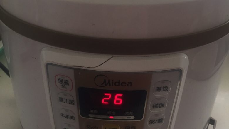 糯米排骨,入高压锅按肉/排骨键