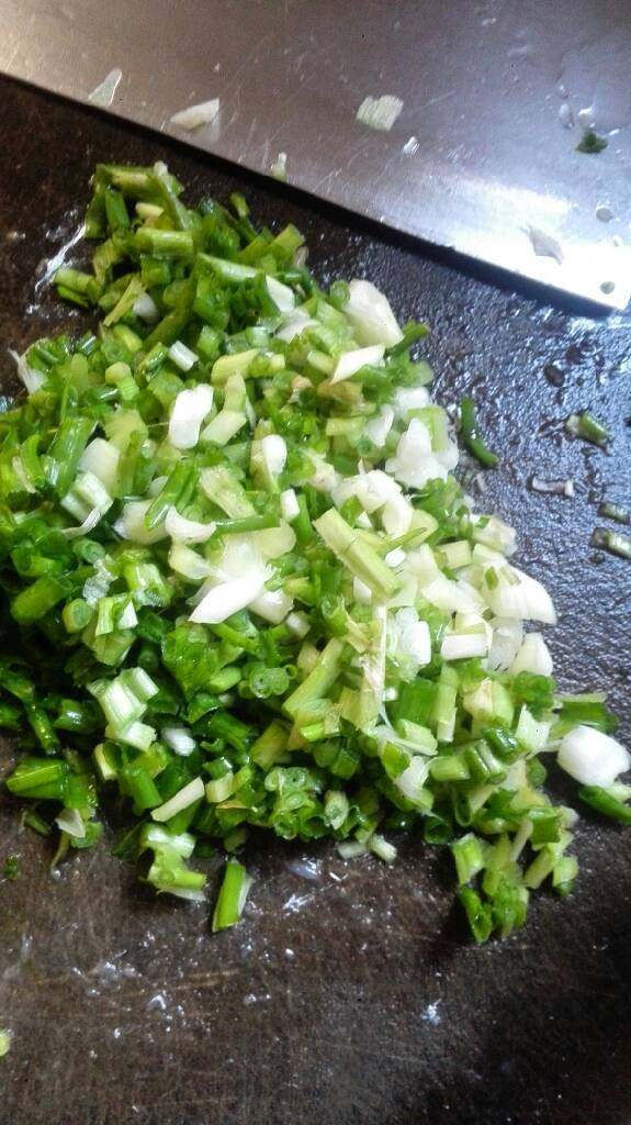 地方菜软鱼葱花蛋,<a style='color:red;display:inline-block;' href='/shicai/ 3250'>葱</a>切小块