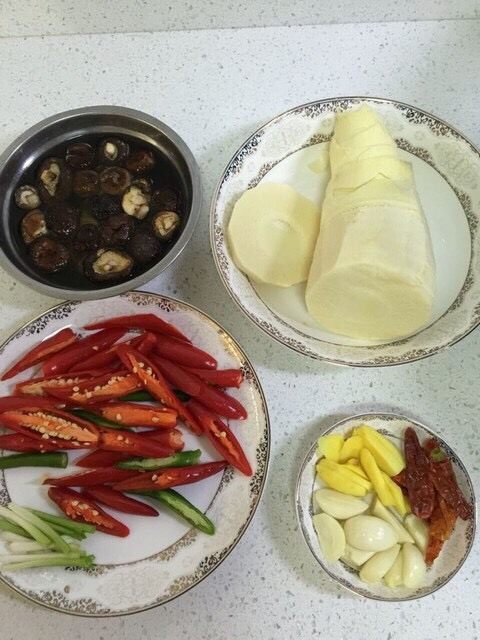 #地方菜#嘉兴的春笋焖鸭,食材准备好