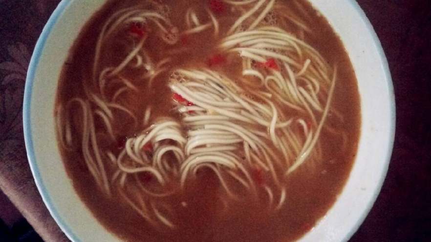 鸡汤辣油面
