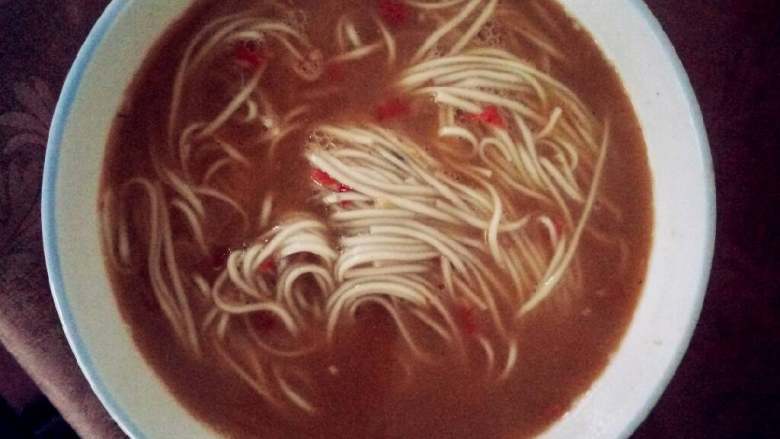 鸡汤辣油面,出锅