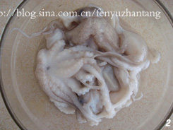 金碧如意盏,<a style='color:red;display:inline-block;' href='/shicai/ 400'>八爪鱼</a>洗好沥干水份待用;