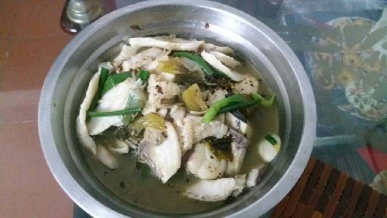 酸菜鱼+白贝 增加鲜味,上菜!