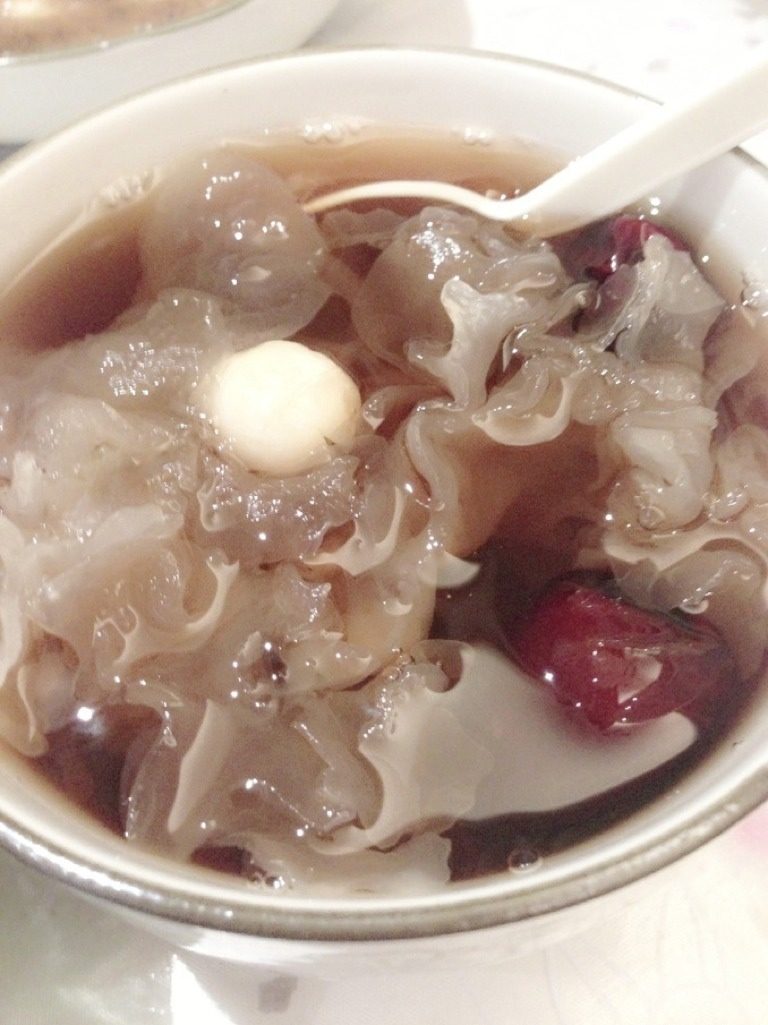 红枣莲子银耳羹
