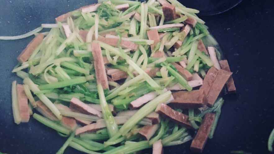 芹菜炒豆干