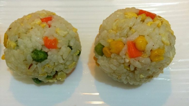 #农品堂亚麻籽油试吃#芝士樱花饭团,用保鲜膜封好做成饭团