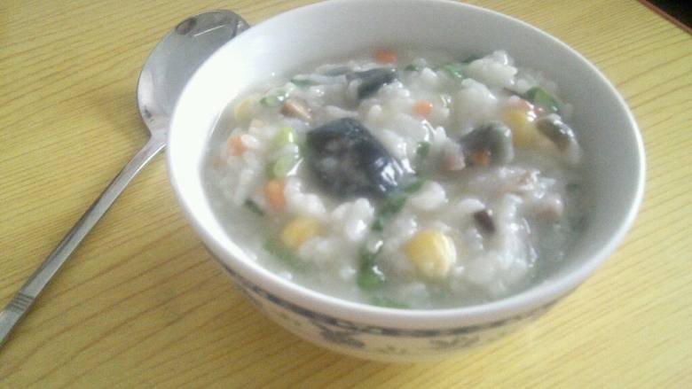 五彩皮蛋瘦肉粥