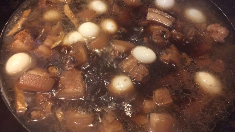 #农品堂亚麻籽油试吃#鹌鹑蛋烧肉,加入鹌鹑蛋大火烧开转小火炖煮二十分钟