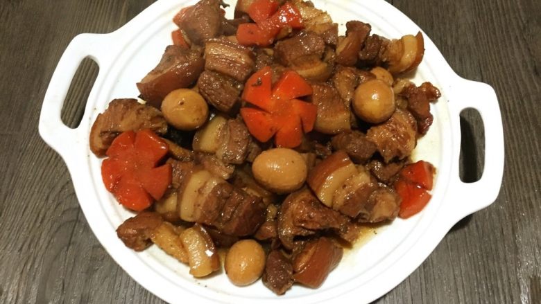 #农品堂亚麻籽油试吃#鹌鹑蛋烧肉,美味的鹌鹑蛋炖肉就做好了,五花肉肥而不腻,鹌鹑蛋肉香味十足,胡萝卜甜软适口,快来品尝吧。