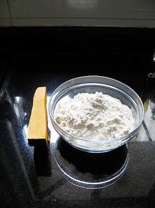 南瓜手工面,把材料准备好