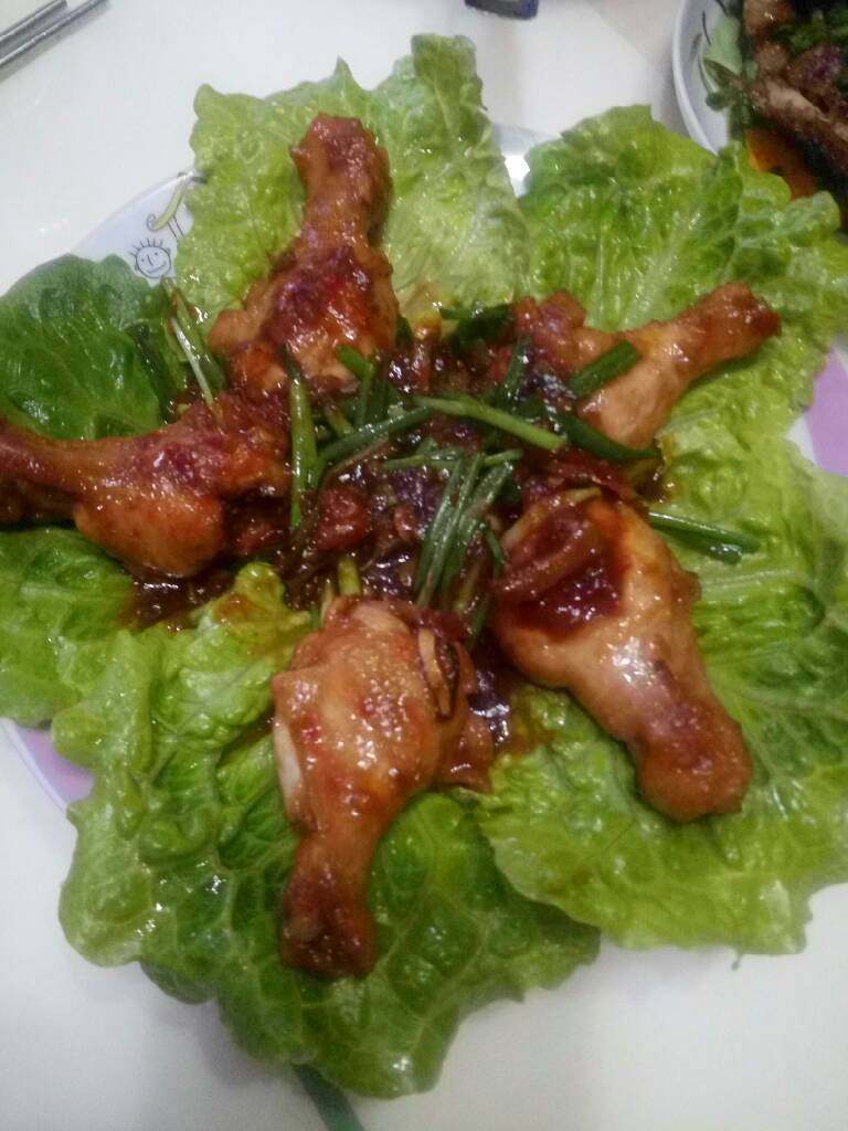 蚝油鸡腿,先用盐水浸30分钟