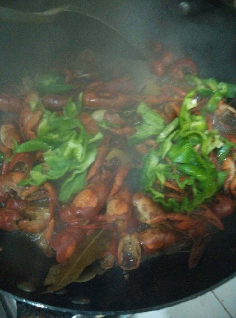 麻辣小龙虾,最后撒上青椒！收