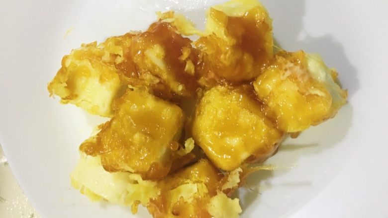 拔丝奶豆腐,成品~因为是第一次自己做所以做得比较少~