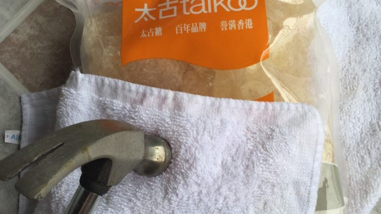柠檬膏,忘说了冰糖尽量砸小块点方便融化)