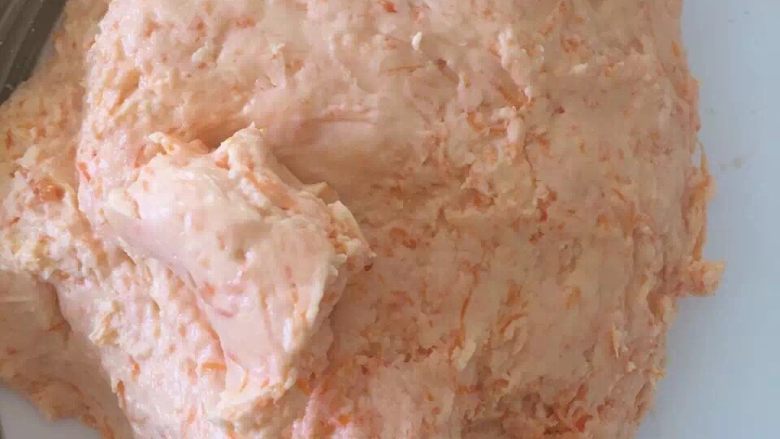 南瓜饼,加入<a style='color:red;display:inline-block;' href='/shicai/ 520'>糯米粉</a>，揉成团.