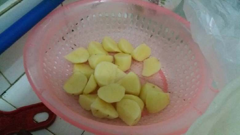 咖喱鸡🐔薯仔(超浓椰浆),切小块