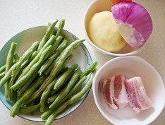 五花肉豆角焖饭,