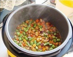 五花肉豆角焖饭,