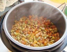 五花肉豆角焖饭,
