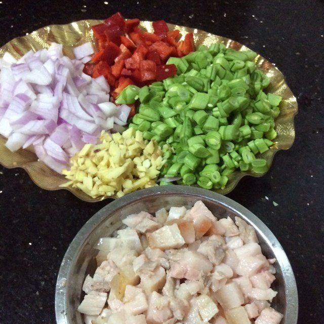 五花肉豆角焖饭,
