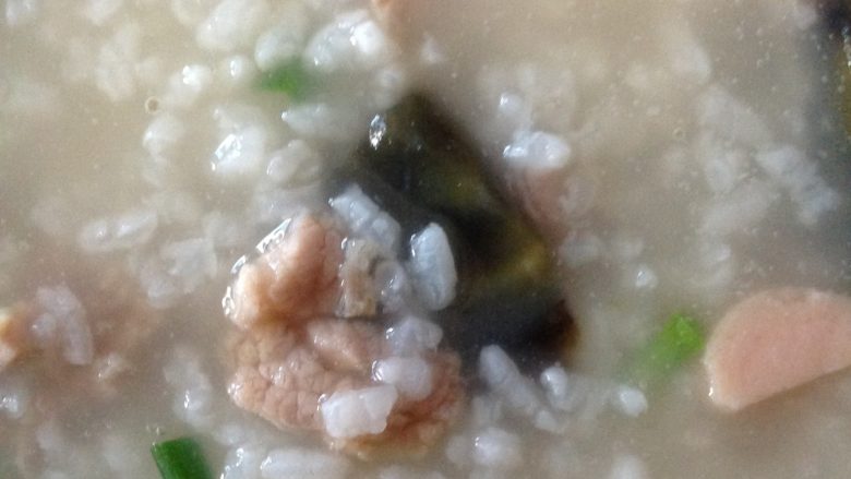 皮蛋火腿瘦肉粥
