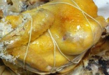 盐焗鸡,取出鸡，去除线和宣纸。