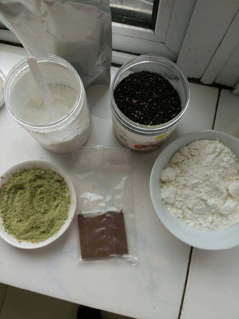 抹茶巧克力流沙地瓜丸子,抹茶粉加淀粉。<a style='color:red;display:inline-block;' href='/shicai/ 10588'>糖</a>混合