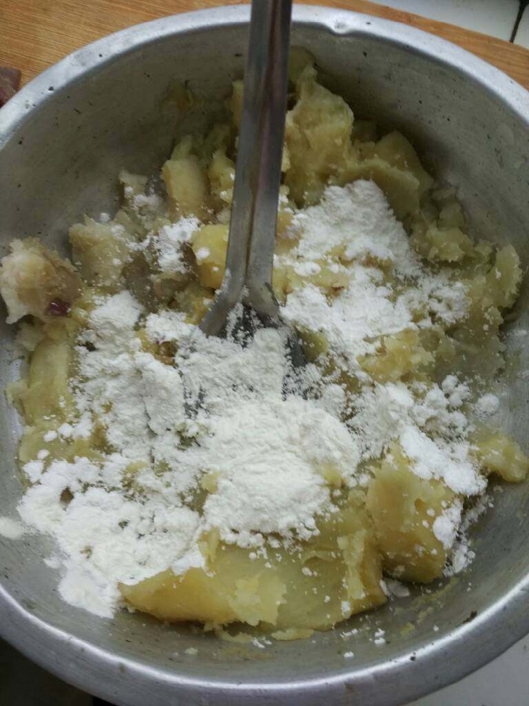 抹茶巧克力流沙地瓜丸子,地瓜加淀粉混合