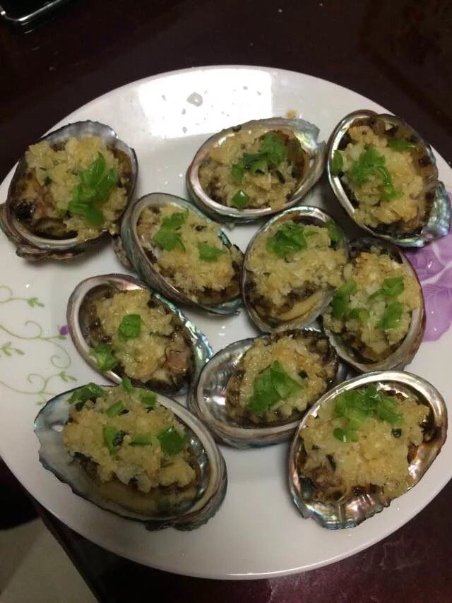 蒜蓉烤鲍鱼
