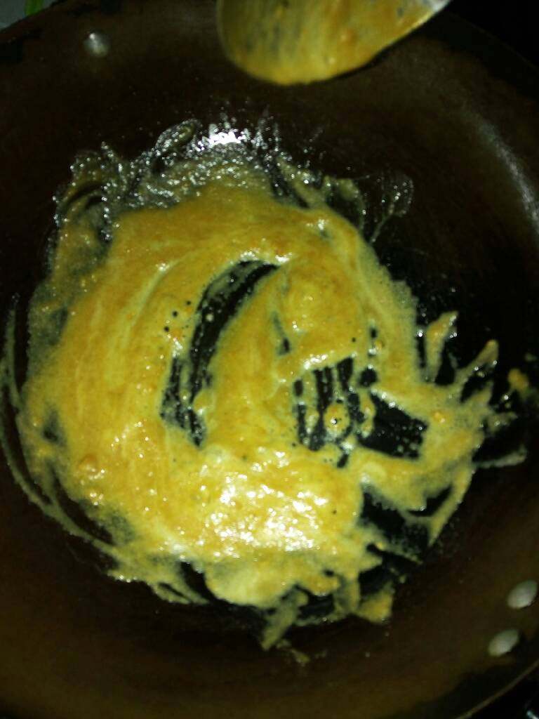 蛋黄炬山药,炒出沫就可以了。