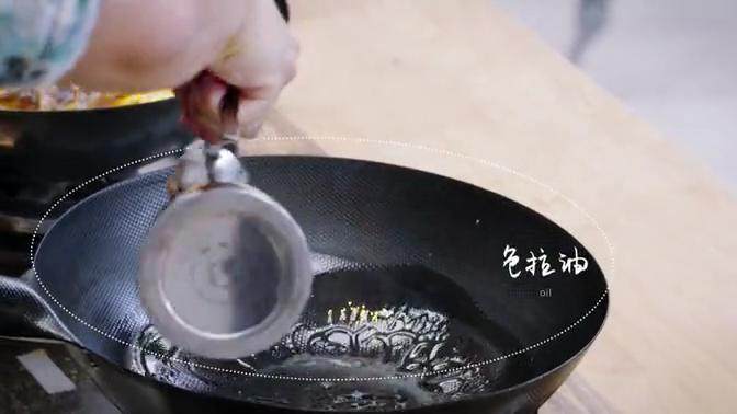 山城毛血旺,热锅,倒油,放入干辣椒