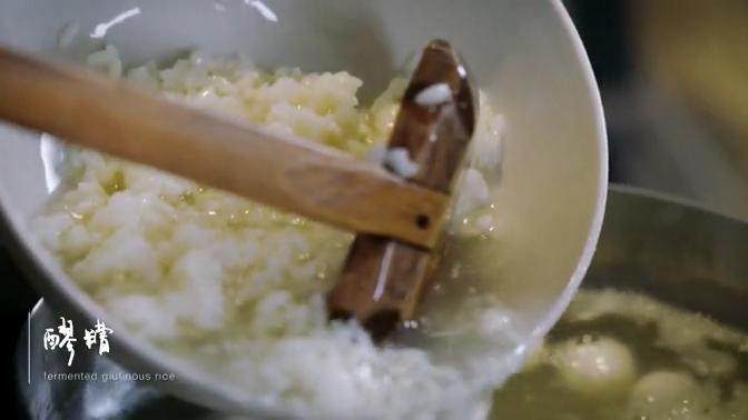 梭子蟹&醪糟汤圆 ,待汤圆浮起来后加入醪糟