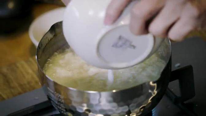 梭子蟹&醪糟汤圆 ,煮开再加入水淀粉搅拌均匀