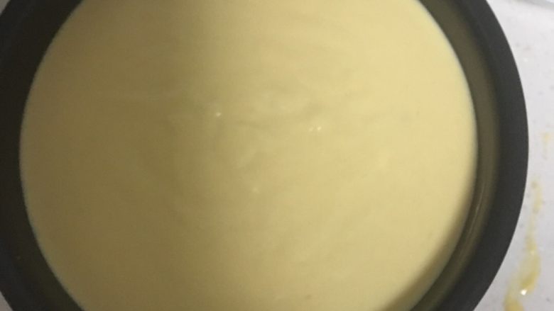 海洋芒果酸奶慕斯蛋糕,放入六寸磨具中,放冷藏室