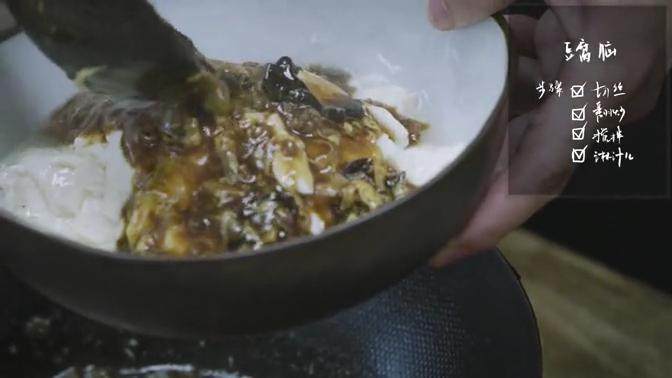 天津煎饼果子&豆腐脑,7.捞汁浇在豆腐上,完成。