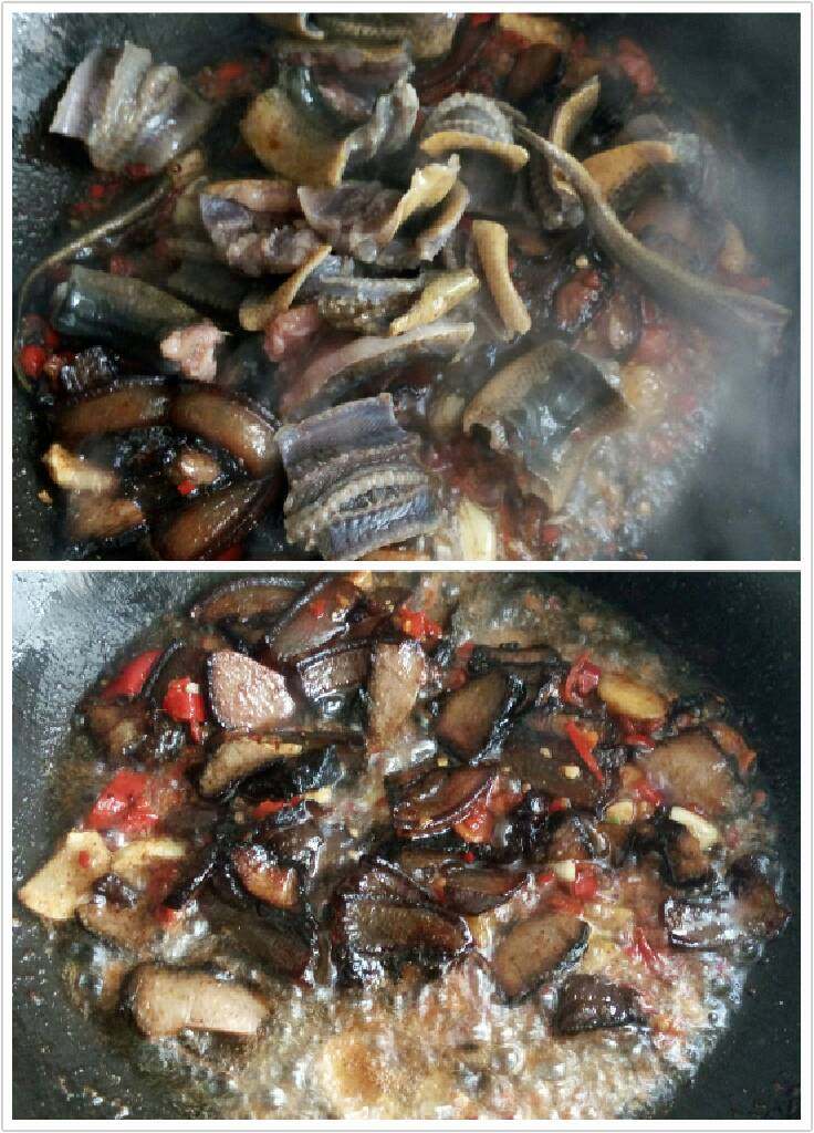 酱肉鳝鱼片#有个故事#,炒锅烧热,倒入花生油把酱肉煎出油,下入葱姜蒜炒香,在把鳝鱼段下入,加<a style='color:red;display:inline-block;' href='/shicai/ 46964'>郫县豆瓣酱</a>,胡椒粉,蚝油,料酒,五香粉加入翻炒。