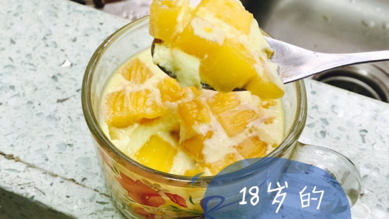 芒果布丁🍮【黑暗料理】,常温后放入冰箱冷藏
想吃再取出
喜欢吃芒果布丁的人就喜欢
反正我觉得这是黑暗料理😂😂😂