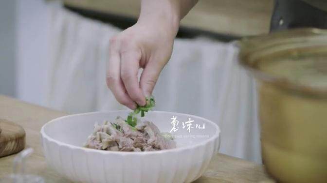 清水牛坑腩汤河粉&蚝油芥兰,再撒上小<a style='color:red;display:inline-block;' href='/shicai/ 3250'>葱</a>末点缀即可