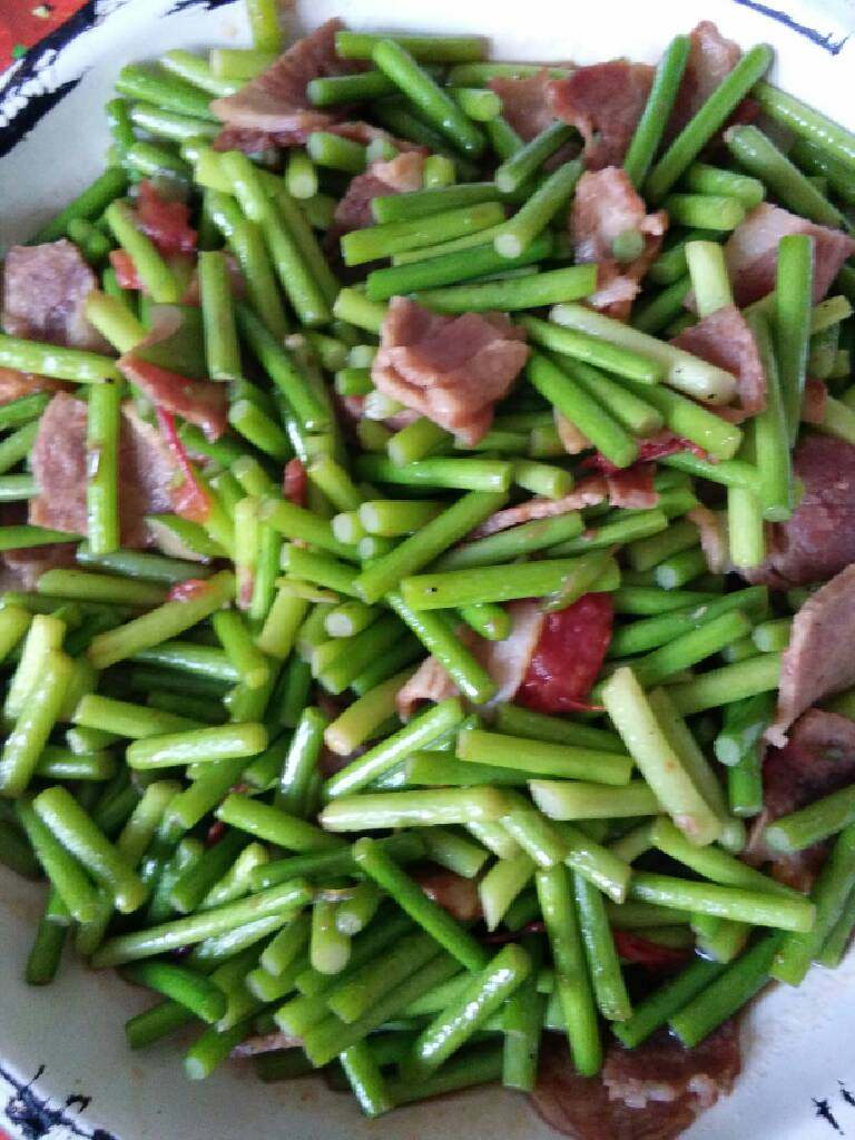 培根炒蒜苔#健康美颜餐#