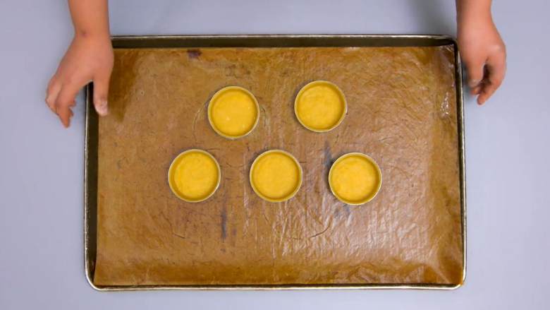 草莓挞,6.烤箱预热150度,烤制10-15分钟