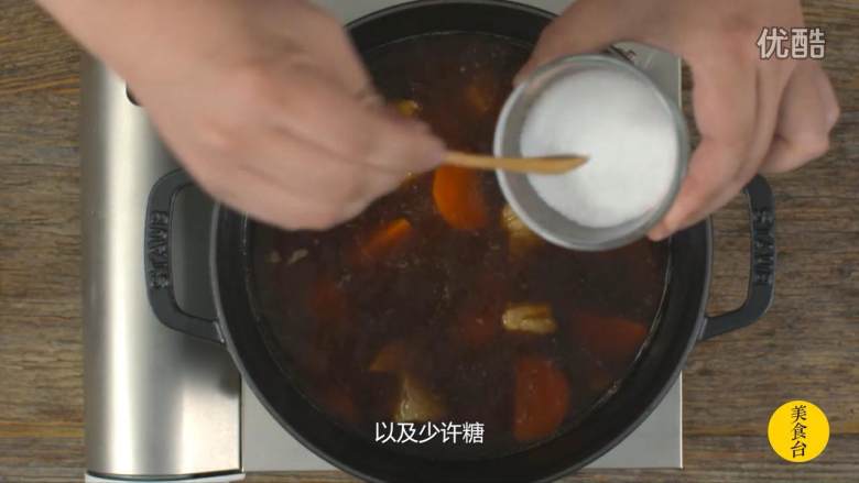 红烩牛肉,加<a style='color:red;display:inline-block;' href='/shicai/ 753'>番茄沙司</a>、<a style='color:red;display:inline-block;' href='/shicai/ 788'>生抽</a>、<a style='color:red;display:inline-block;' href='/shicai/ 762'>老抽</a>、<a style='color:red;display:inline-block;' href='/shicai/ 10588'>糖</a>少许